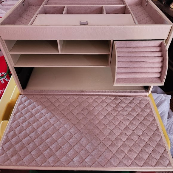 WOLF Other - Wolf 1834 Leather Medium Jewelry Case